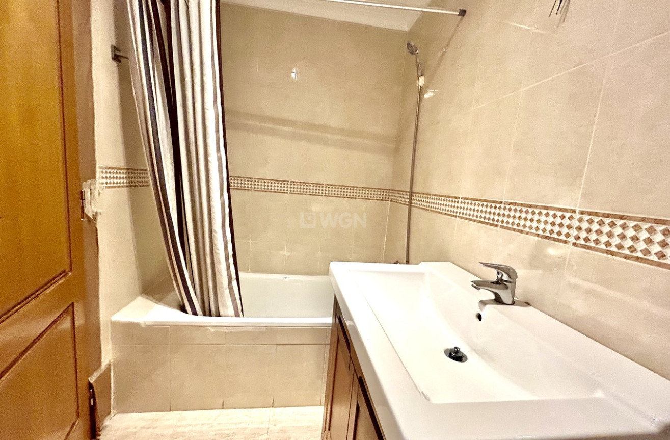 Odsprzedaż - Mieszkanie w bloku - Torrevieja - Costa Blanca