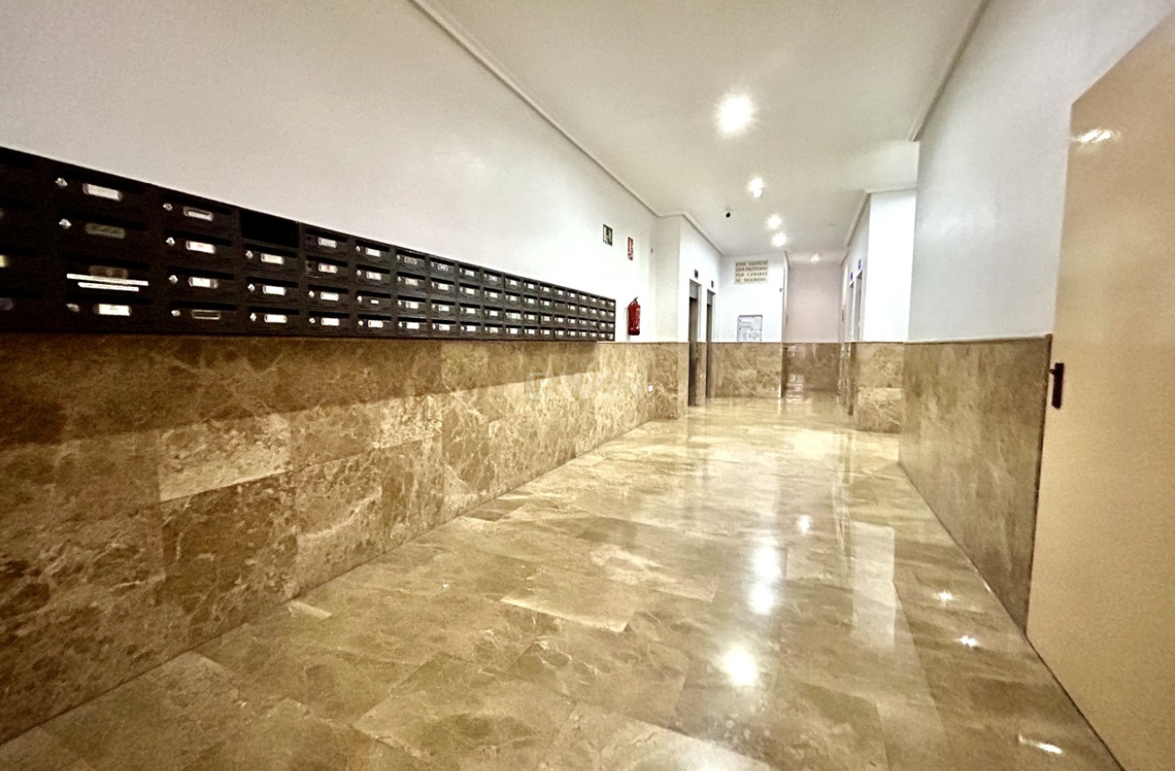 Odsprzedaż - Mieszkanie w bloku - Torrevieja - Costa Blanca