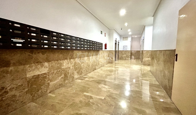 Odsprzedaż - Mieszkanie w bloku - Torrevieja - Costa Blanca
