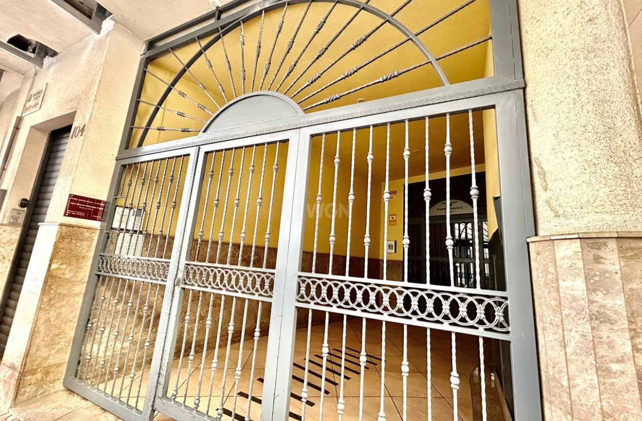 Odsprzedaż - Mieszkanie w bloku - Torrevieja - Costa Blanca