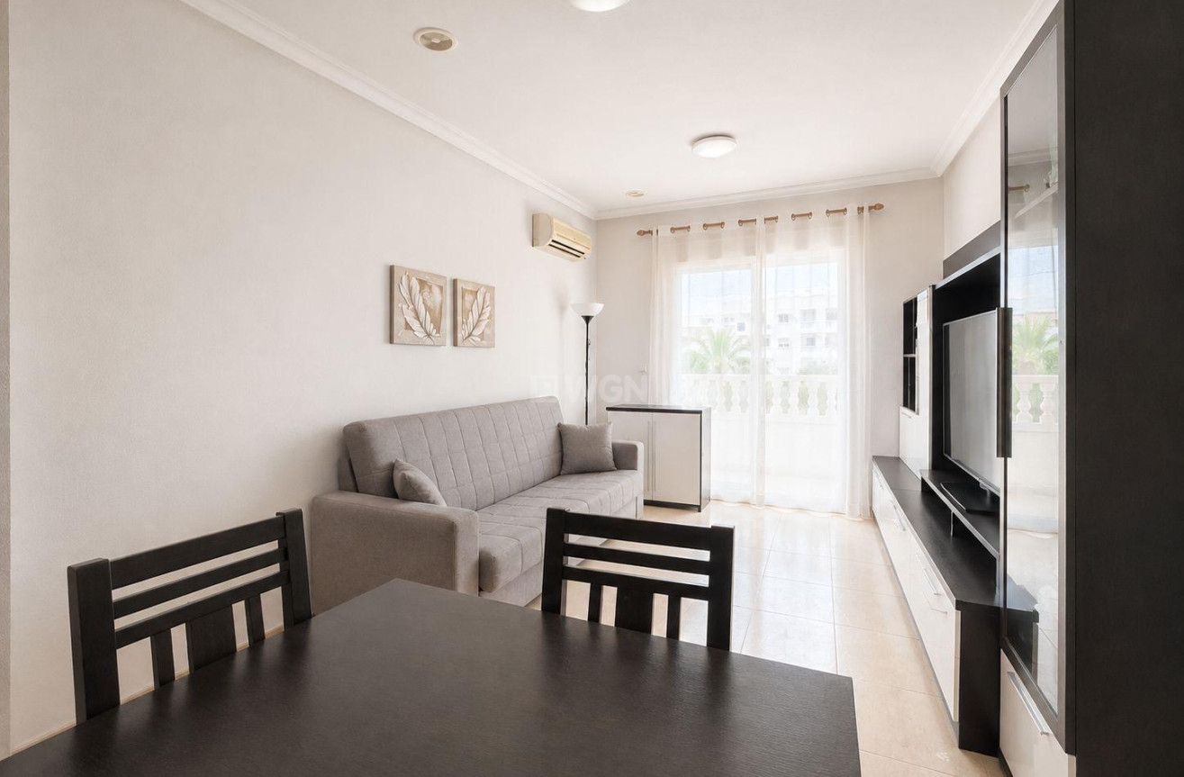Odsprzedaż - Mieszkanie w bloku - Torrevieja - Playa del Cura