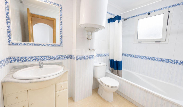 Odsprzedaż - Mieszkanie w bloku - Torrevieja - Playa del Cura
