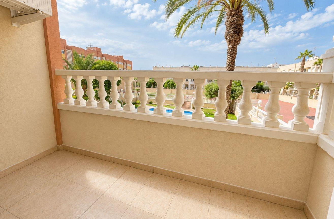 Odsprzedaż - Mieszkanie w bloku - Torrevieja - Playa del Cura