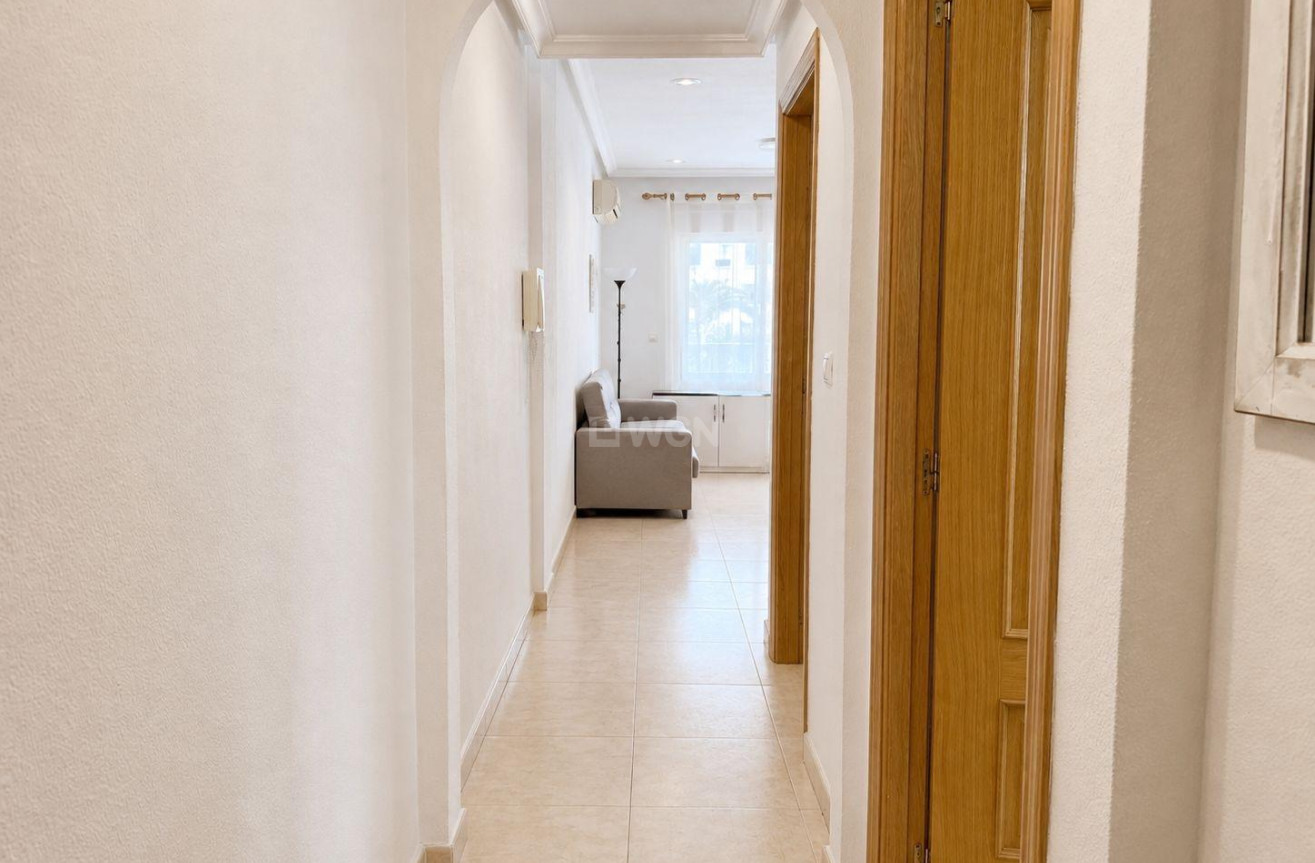 Odsprzedaż - Mieszkanie w bloku - Torrevieja - Playa del Cura