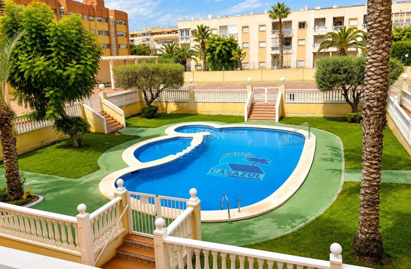Odsprzedaż - Mieszkanie w bloku - Torrevieja - Playa del Cura