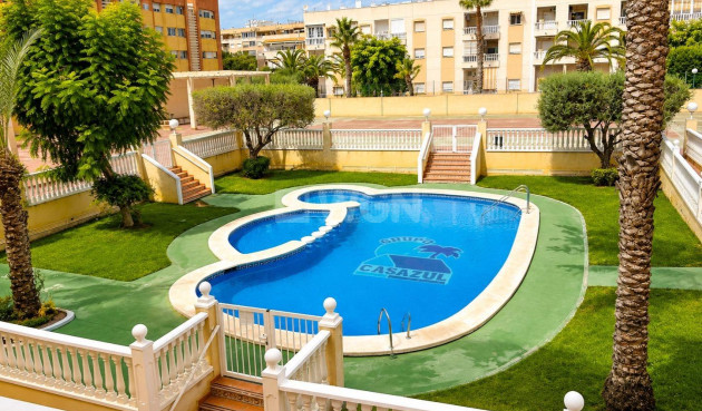 Odsprzedaż - Mieszkanie w bloku - Torrevieja - Playa del Cura