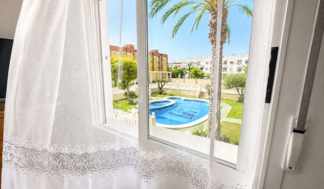 Odsprzedaż - Mieszkanie w bloku - Torrevieja - Playa del Cura