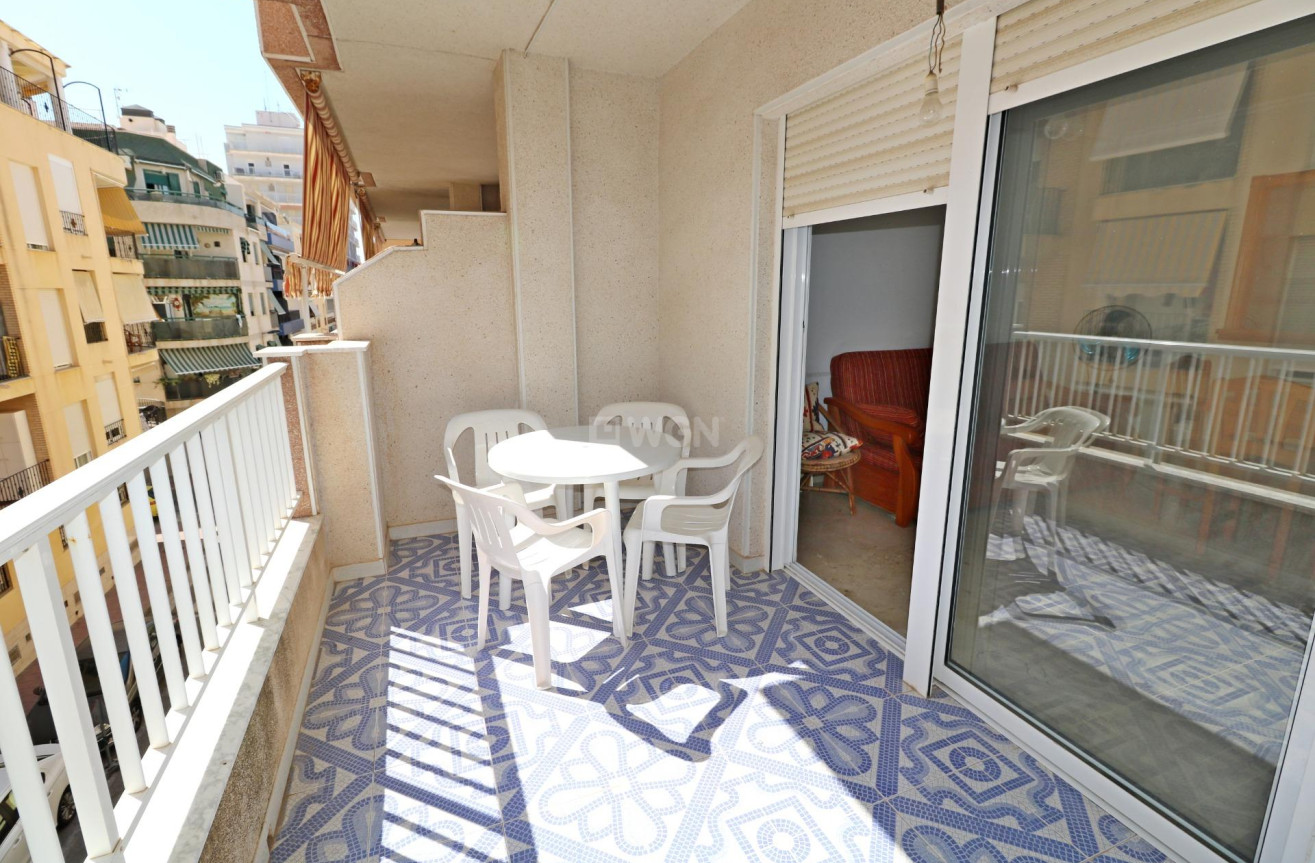 Odsprzedaż - Mieszkanie w bloku - Torrevieja - Playa del Cura