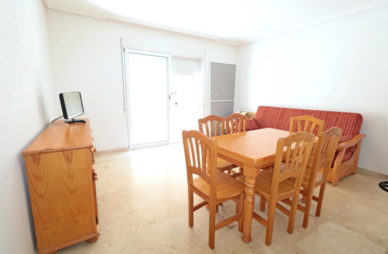 Odsprzedaż - Mieszkanie w bloku - Torrevieja - Playa del Cura