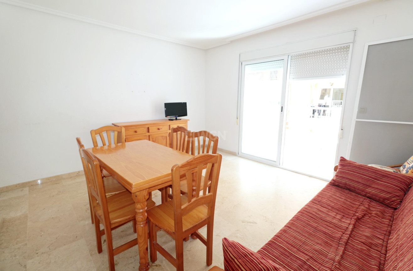 Odsprzedaż - Mieszkanie w bloku - Torrevieja - Playa del Cura