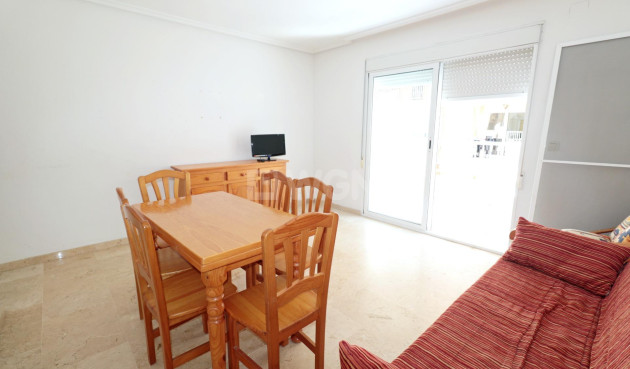 Odsprzedaż - Mieszkanie w bloku - Torrevieja - Playa del Cura