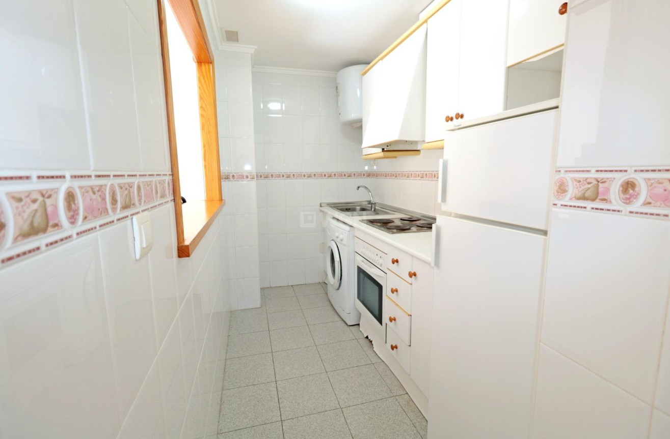 Odsprzedaż - Mieszkanie w bloku - Torrevieja - Playa del Cura