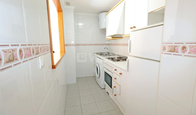 Odsprzedaż - Mieszkanie w bloku - Torrevieja - Playa del Cura