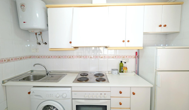 Odsprzedaż - Mieszkanie w bloku - Torrevieja - Playa del Cura