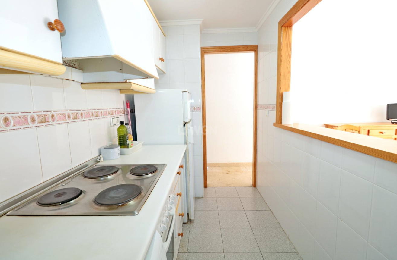 Odsprzedaż - Mieszkanie w bloku - Torrevieja - Playa del Cura