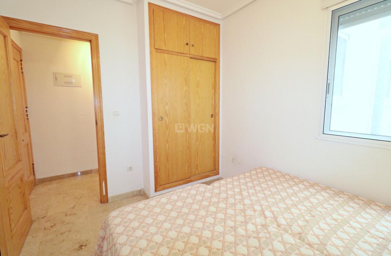 Odsprzedaż - Mieszkanie w bloku - Torrevieja - Playa del Cura