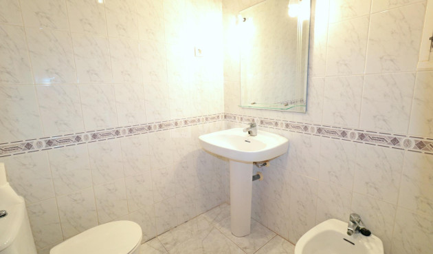 Odsprzedaż - Mieszkanie w bloku - Torrevieja - Playa del Cura