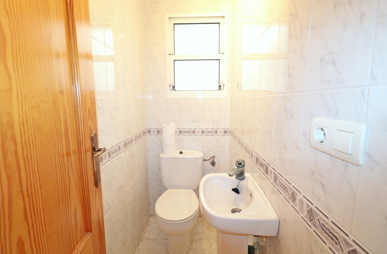 Odsprzedaż - Mieszkanie w bloku - Torrevieja - Playa del Cura