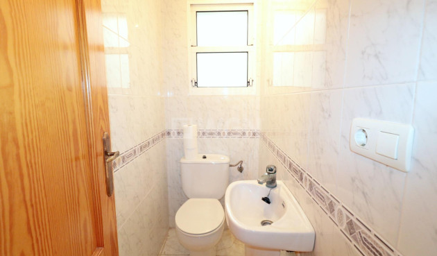 Odsprzedaż - Mieszkanie w bloku - Torrevieja - Playa del Cura