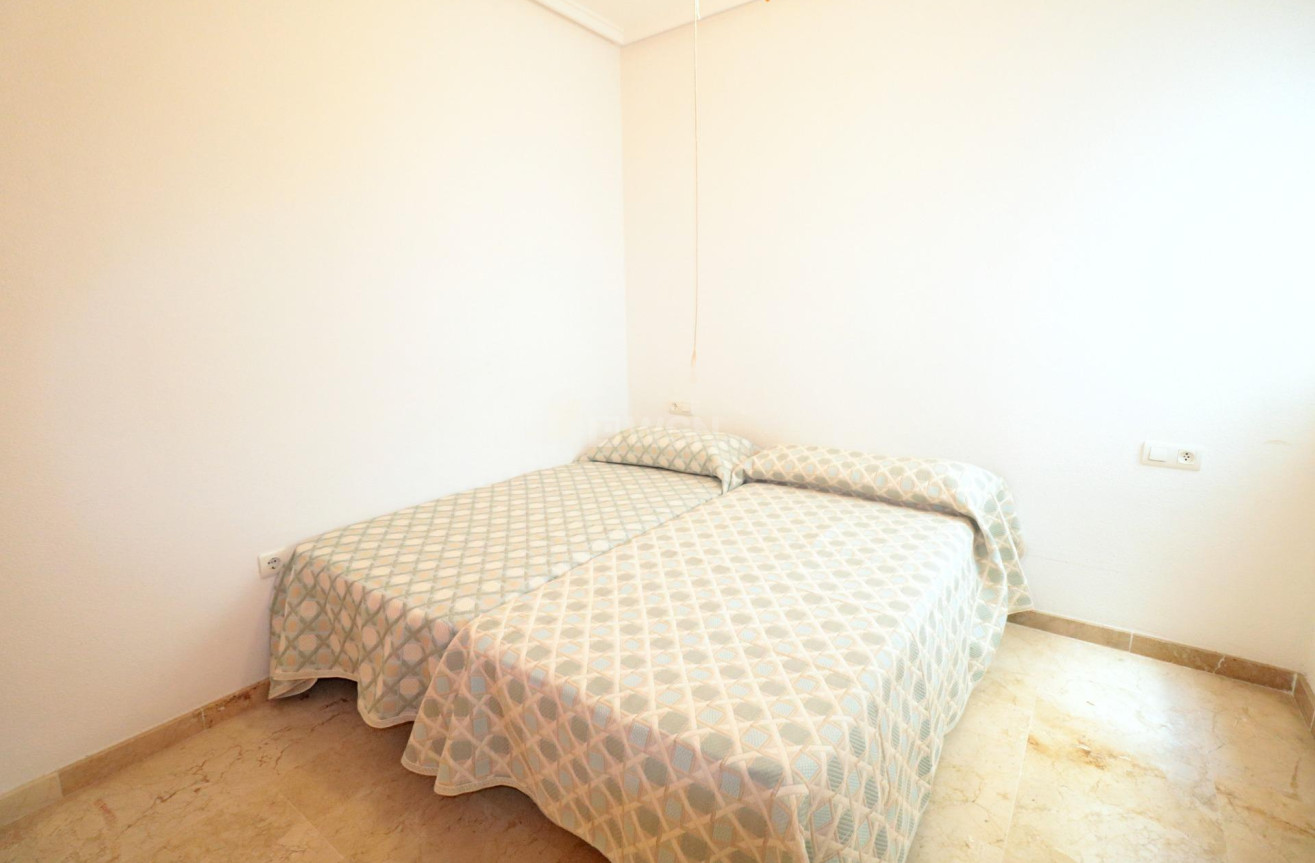 Odsprzedaż - Mieszkanie w bloku - Torrevieja - Playa del Cura