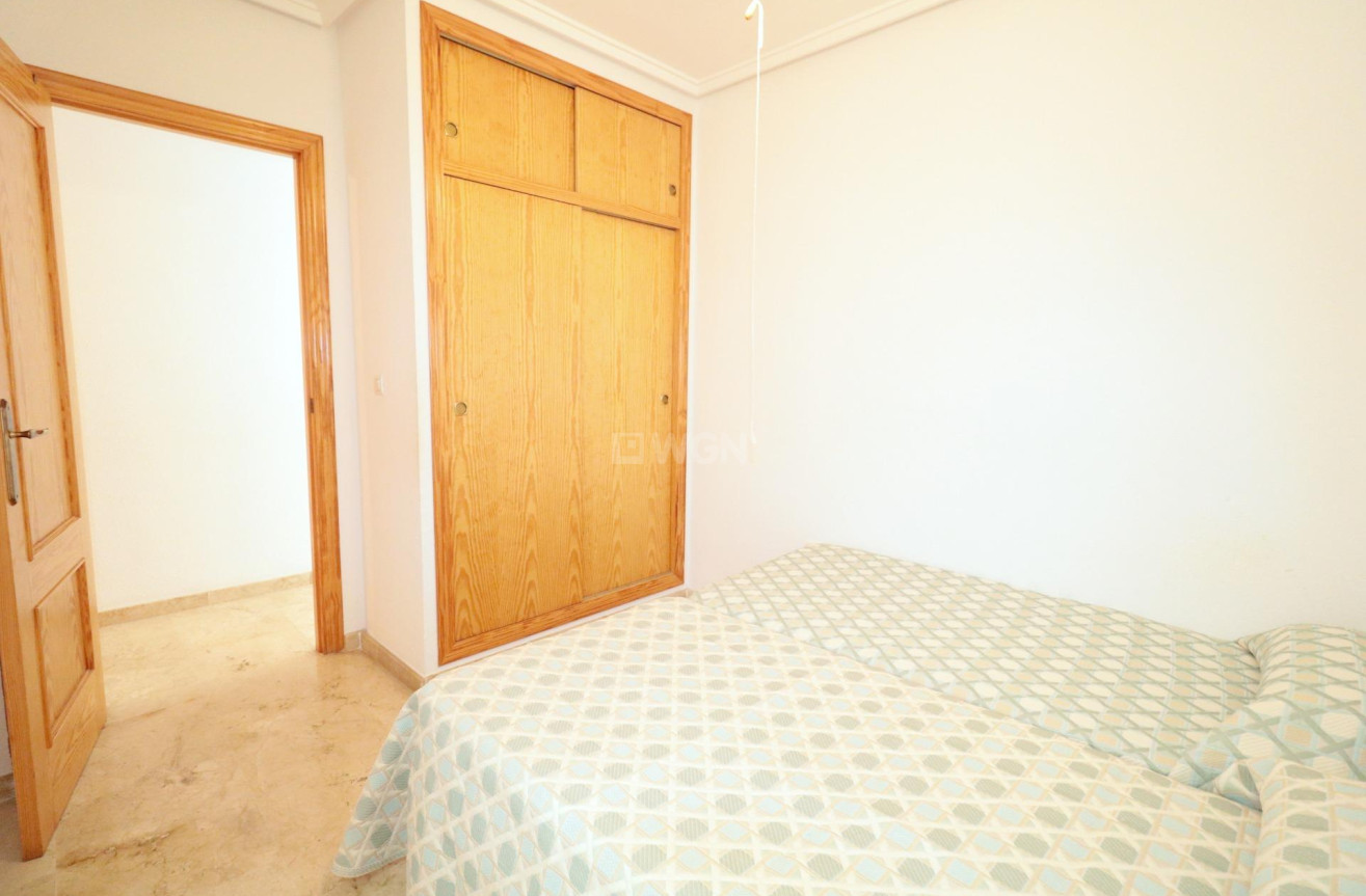 Odsprzedaż - Mieszkanie w bloku - Torrevieja - Playa del Cura