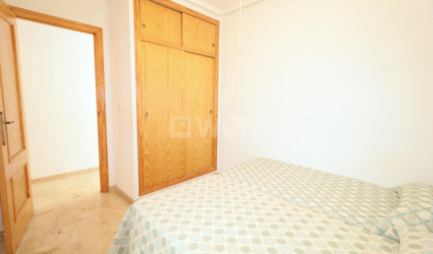 Odsprzedaż - Mieszkanie w bloku - Torrevieja - Playa del Cura