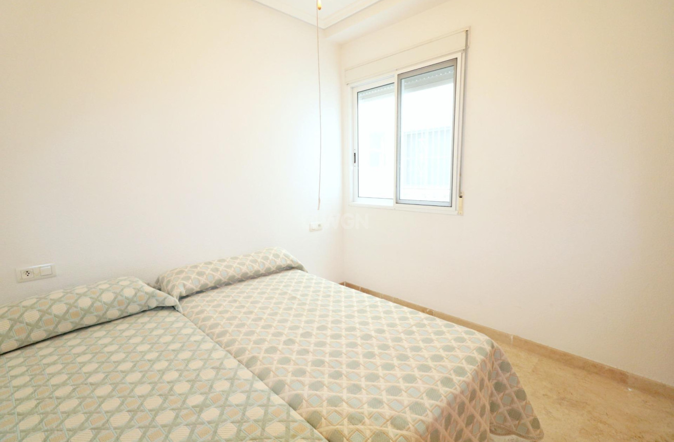 Odsprzedaż - Mieszkanie w bloku - Torrevieja - Playa del Cura