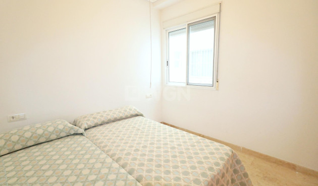 Odsprzedaż - Mieszkanie w bloku - Torrevieja - Playa del Cura