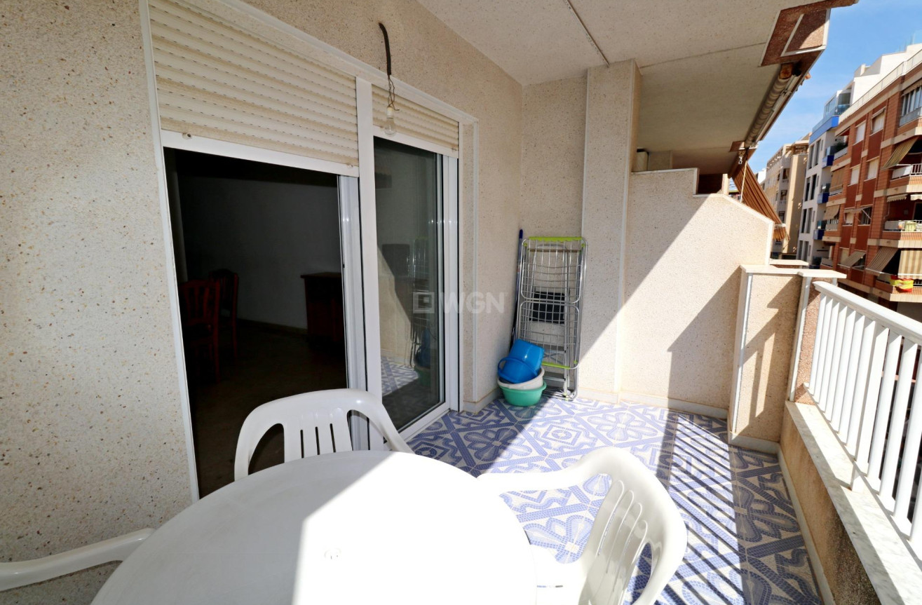 Odsprzedaż - Mieszkanie w bloku - Torrevieja - Playa del Cura