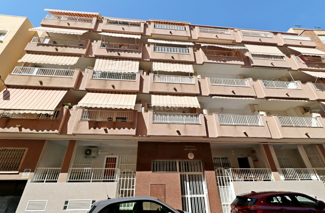 Odsprzedaż - Mieszkanie w bloku - Torrevieja - Playa del Cura