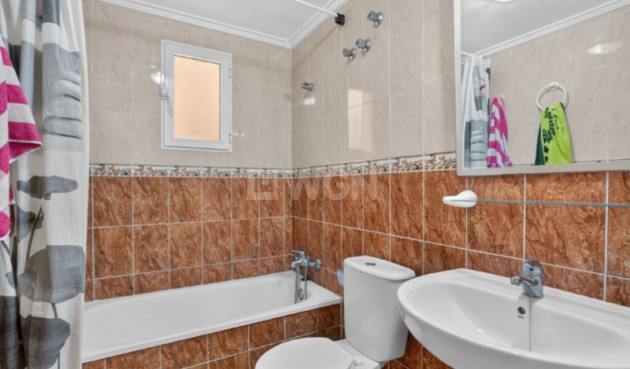 Odsprzedaż - Mieszkanie w bloku - Torrevieja - Costa Blanca