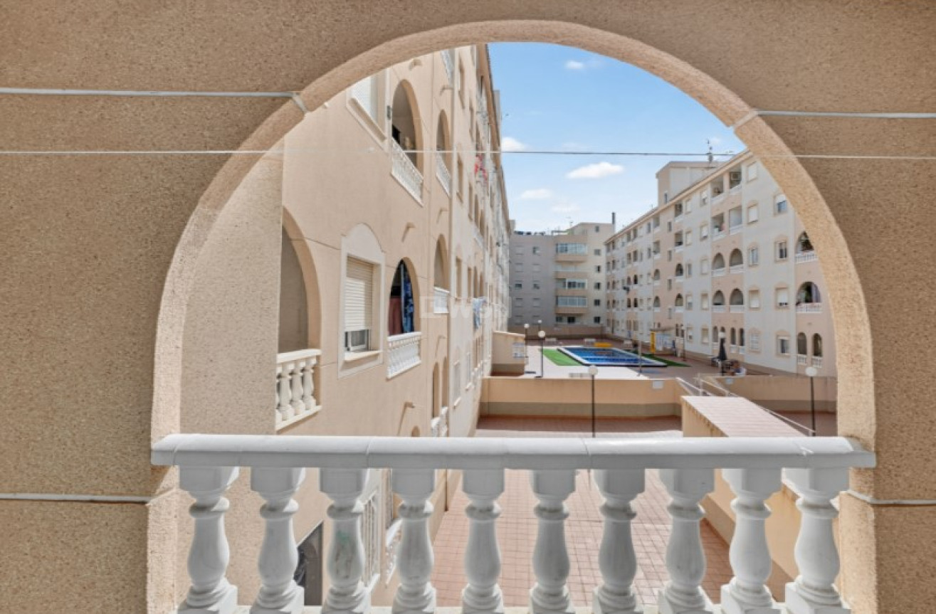 Odsprzedaż - Mieszkanie w bloku - Torrevieja - Costa Blanca