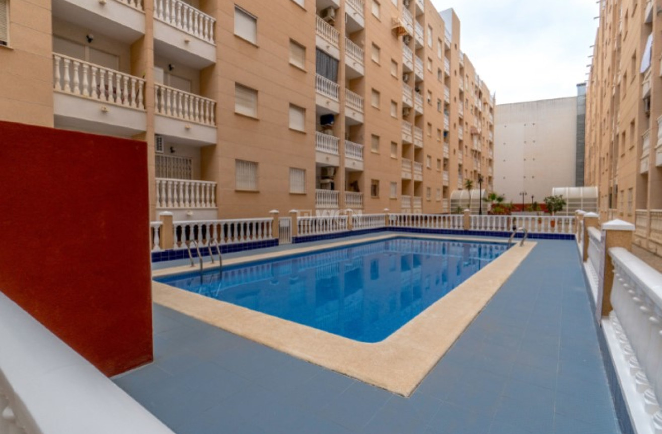 Odsprzedaż - Mieszkanie w bloku - Torrevieja - Costa Blanca