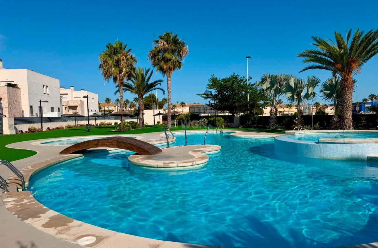 Odsprzedaż - Mieszkanie w bloku - Torrevieja - aguas nuevas