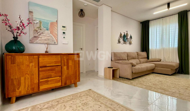 Odsprzedaż - Mieszkanie w bloku - Torrevieja - aguas nuevas