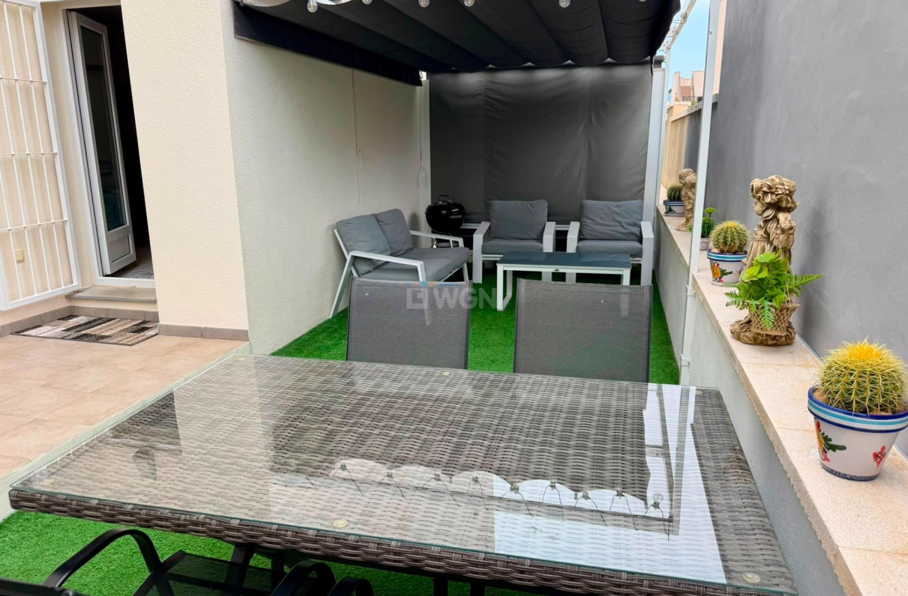 Odsprzedaż - Mieszkanie w bloku - Torrevieja - aguas nuevas