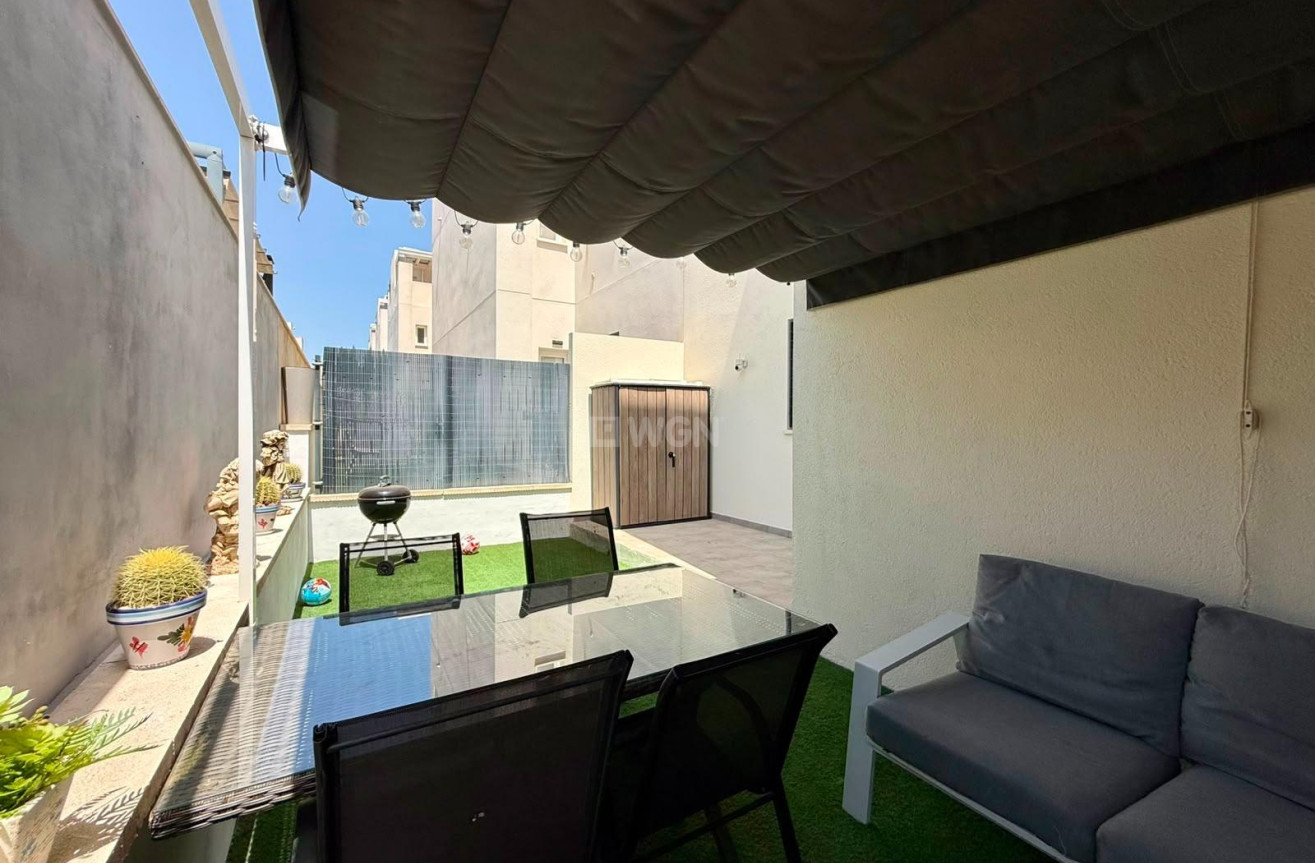 Odsprzedaż - Mieszkanie w bloku - Torrevieja - aguas nuevas