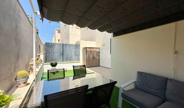 Odsprzedaż - Mieszkanie w bloku - Torrevieja - aguas nuevas