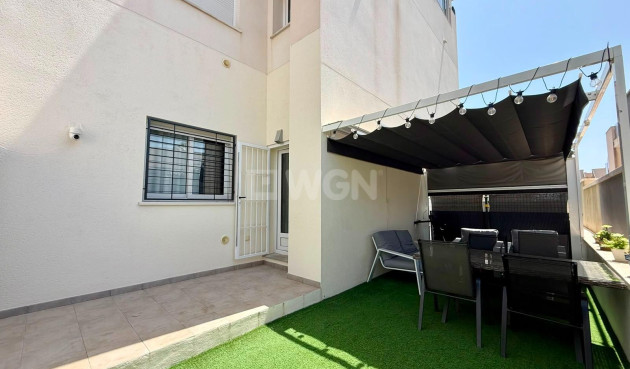 Odsprzedaż - Mieszkanie w bloku - Torrevieja - aguas nuevas