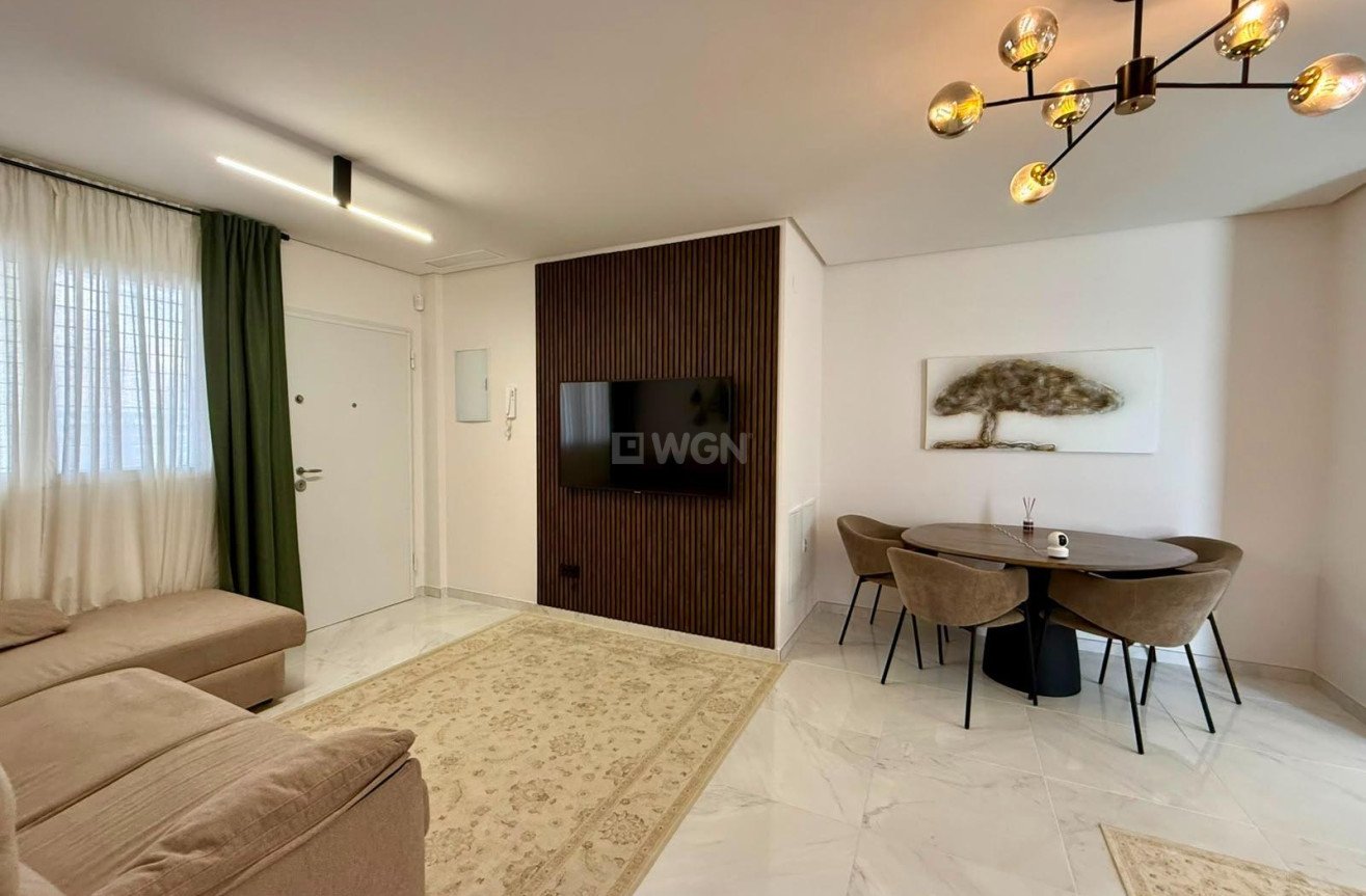 Odsprzedaż - Mieszkanie w bloku - Torrevieja - aguas nuevas