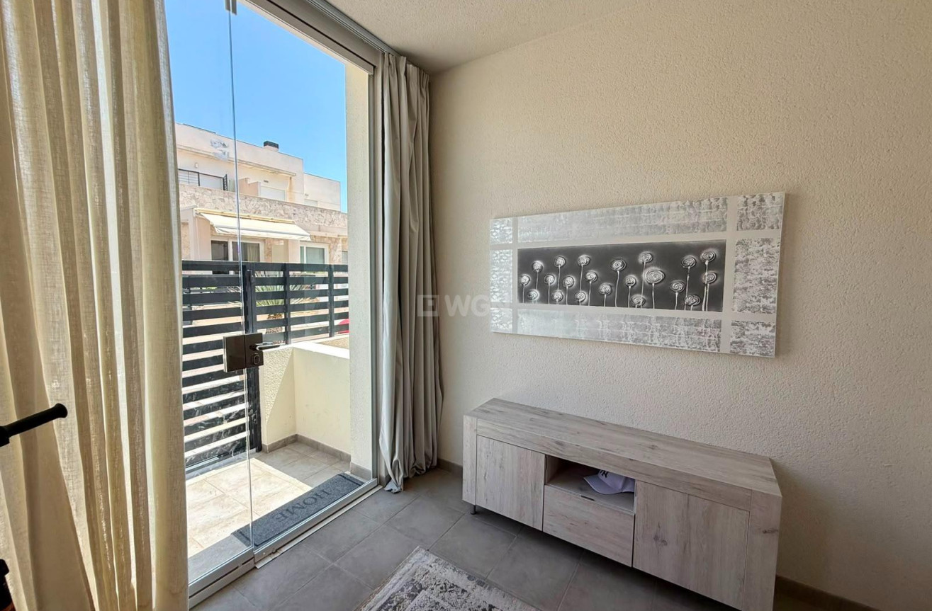 Odsprzedaż - Mieszkanie w bloku - Torrevieja - aguas nuevas