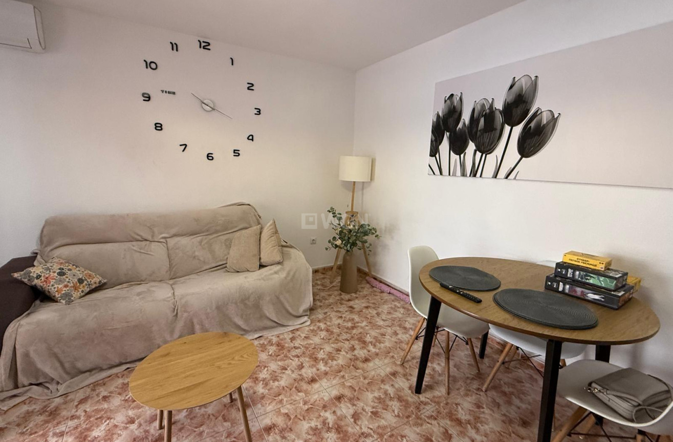 Odsprzedaż - Mieszkanie w bloku - Torrevieja - Playa de los Locos