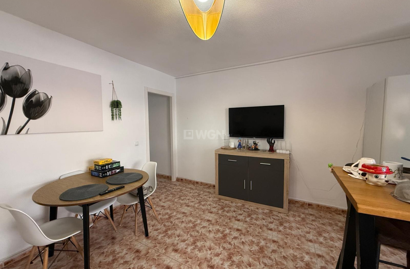 Odsprzedaż - Mieszkanie w bloku - Torrevieja - Playa de los Locos