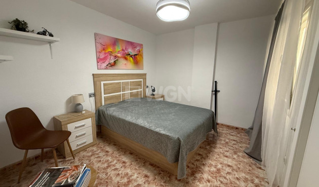 Odsprzedaż - Mieszkanie w bloku - Torrevieja - Playa de los Locos