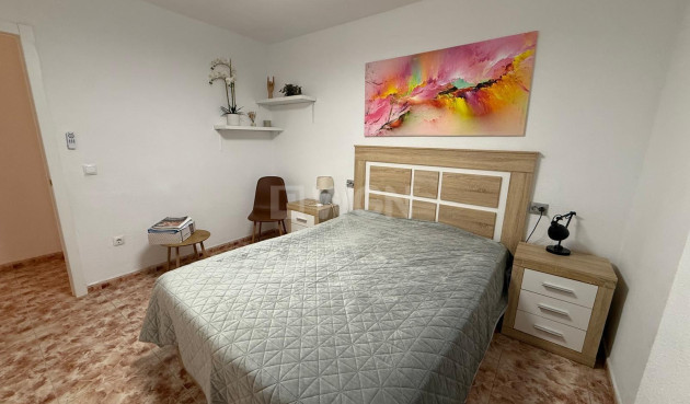 Odsprzedaż - Mieszkanie w bloku - Torrevieja - Playa de los Locos