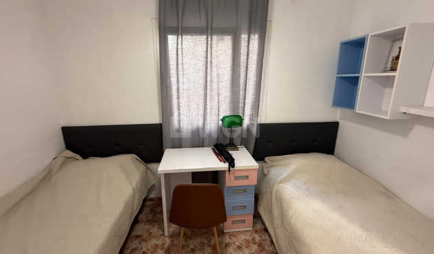 Odsprzedaż - Mieszkanie w bloku - Torrevieja - Playa de los Locos
