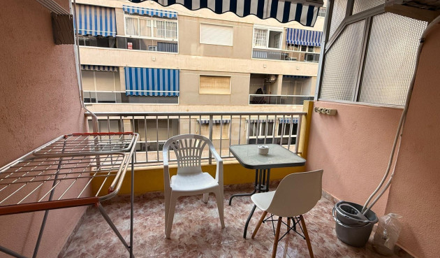 Odsprzedaż - Mieszkanie w bloku - Torrevieja - Playa de los Locos
