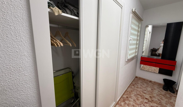 Odsprzedaż - Mieszkanie w bloku - Torrevieja - Playa de los Locos