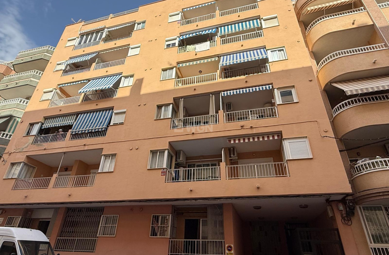 Odsprzedaż - Mieszkanie w bloku - Torrevieja - Playa de los Locos