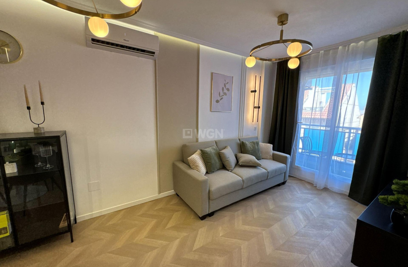 Odsprzedaż - Mieszkanie w bloku - Torrevieja - Playa del Cura